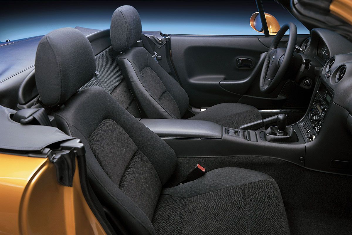 Gli interni della Mazda MX-5 NB pre-restyling