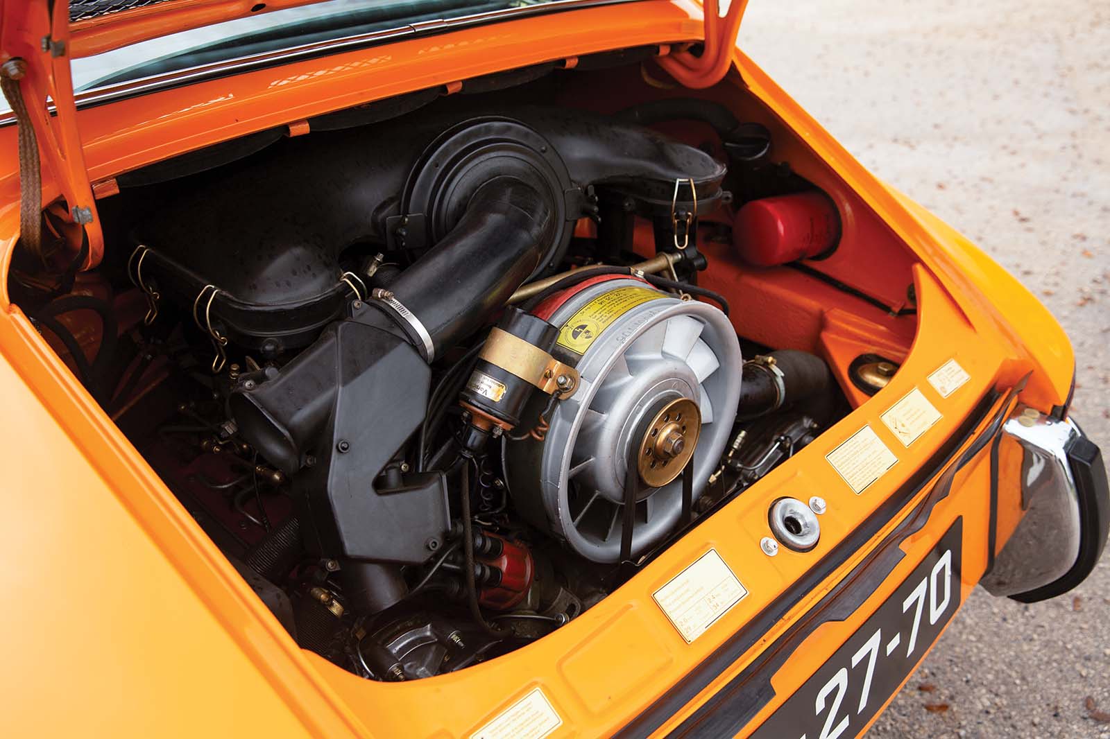 il vano motore della porsche 911 carrera 2.7 del 1972