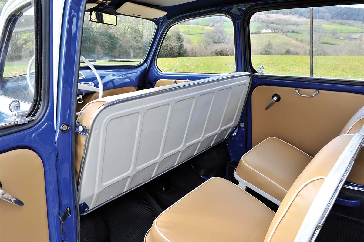 Interni della Fiat 600 Multipla 6 posti, i sedili della seconda fila