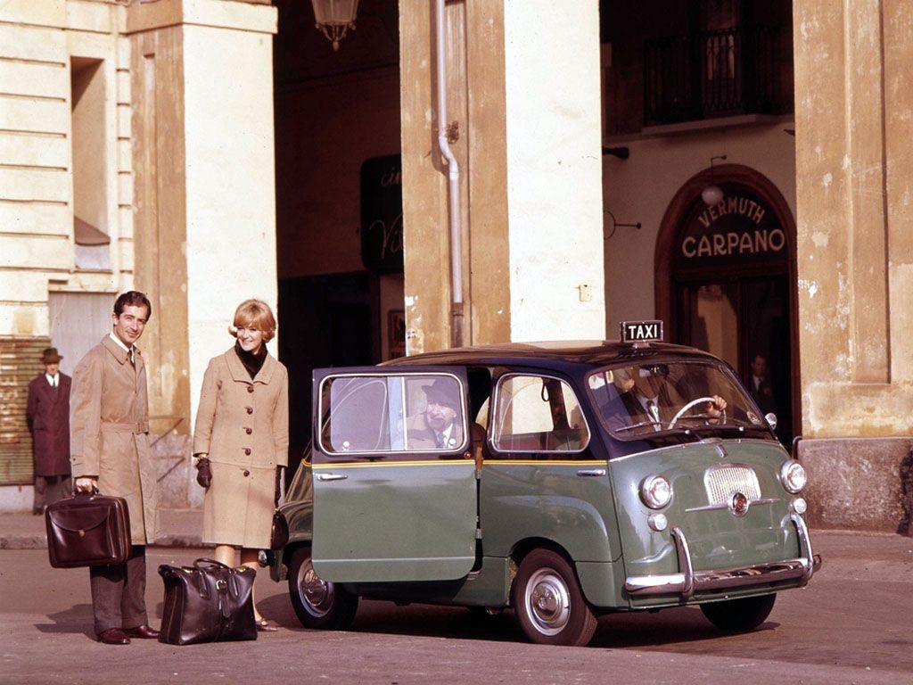 un esemplare di Fiat 600 Multipla TAXI di Milano