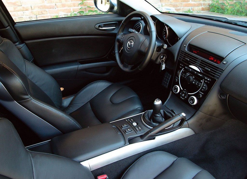 Gli interni della Mazda RX-8