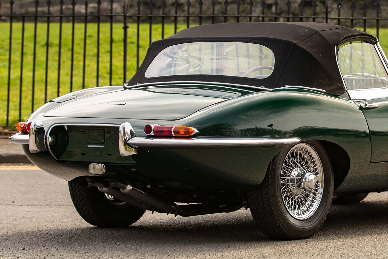 immagine utile a identificare il posteriore il della Jaguar E-Type prima serie