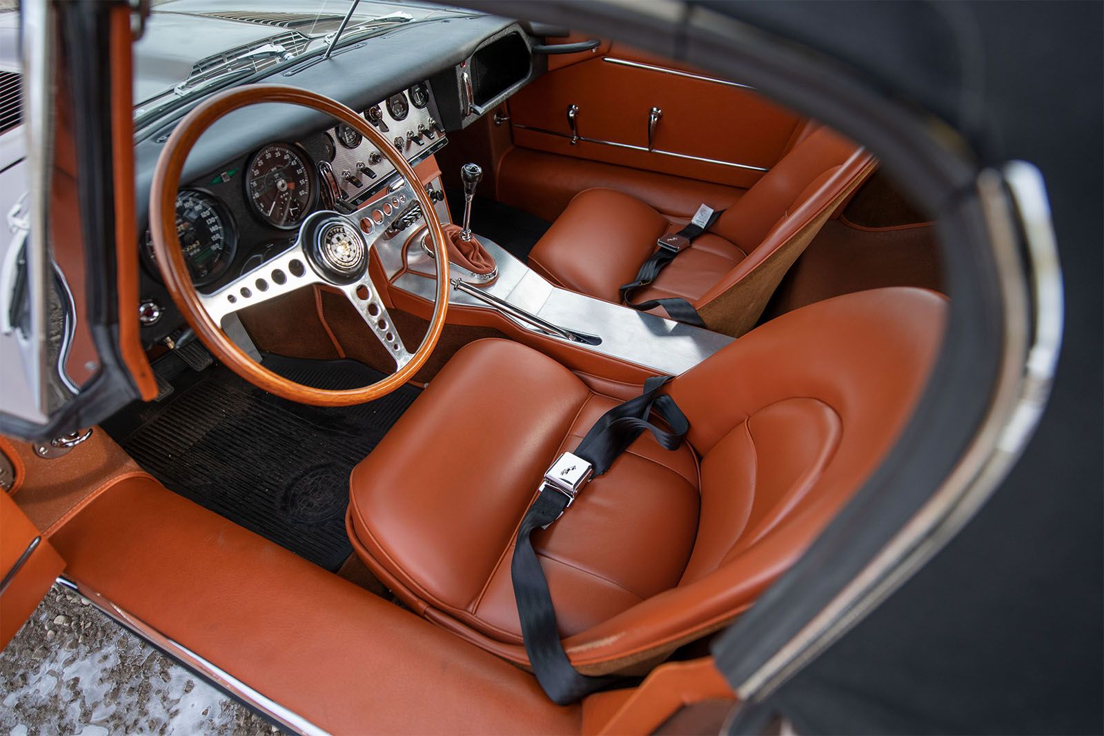 Gli interni della Jaguar E-Type prima serie
