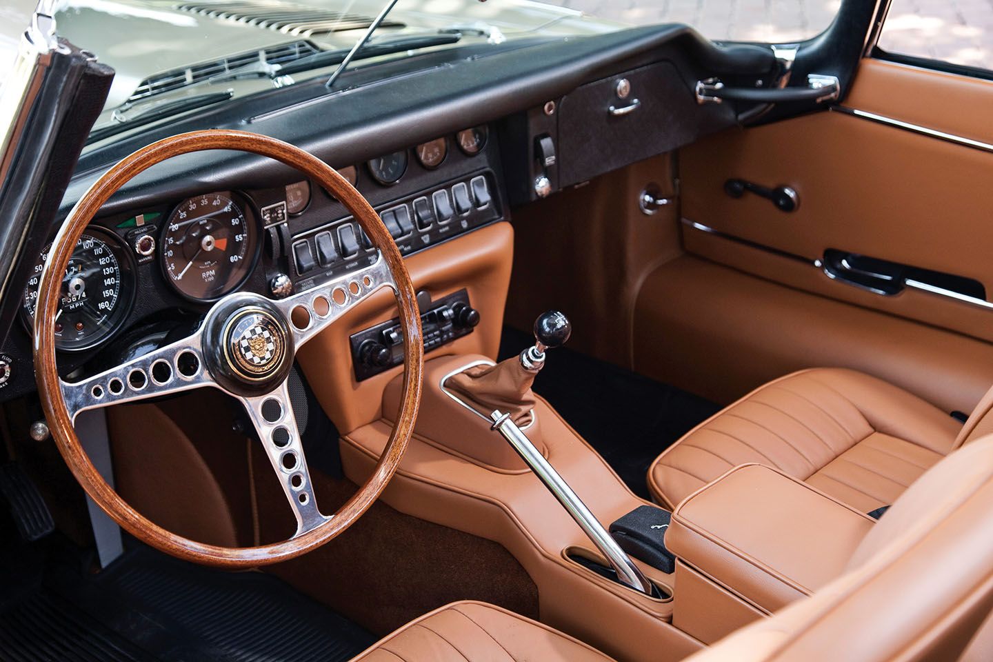 Gli interni e l'abitacolo della Jaguar E-Type 1.5 del 1968
