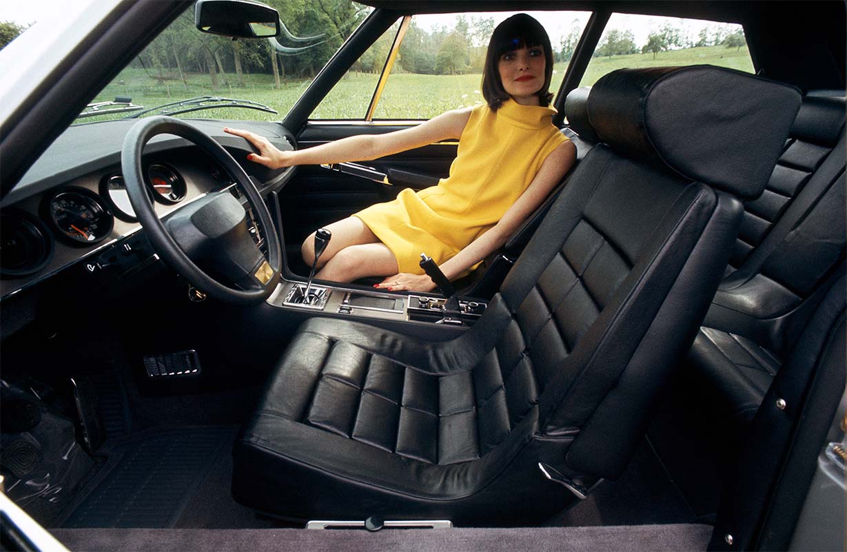 Il cruscotto e i sedili della Citroën SM