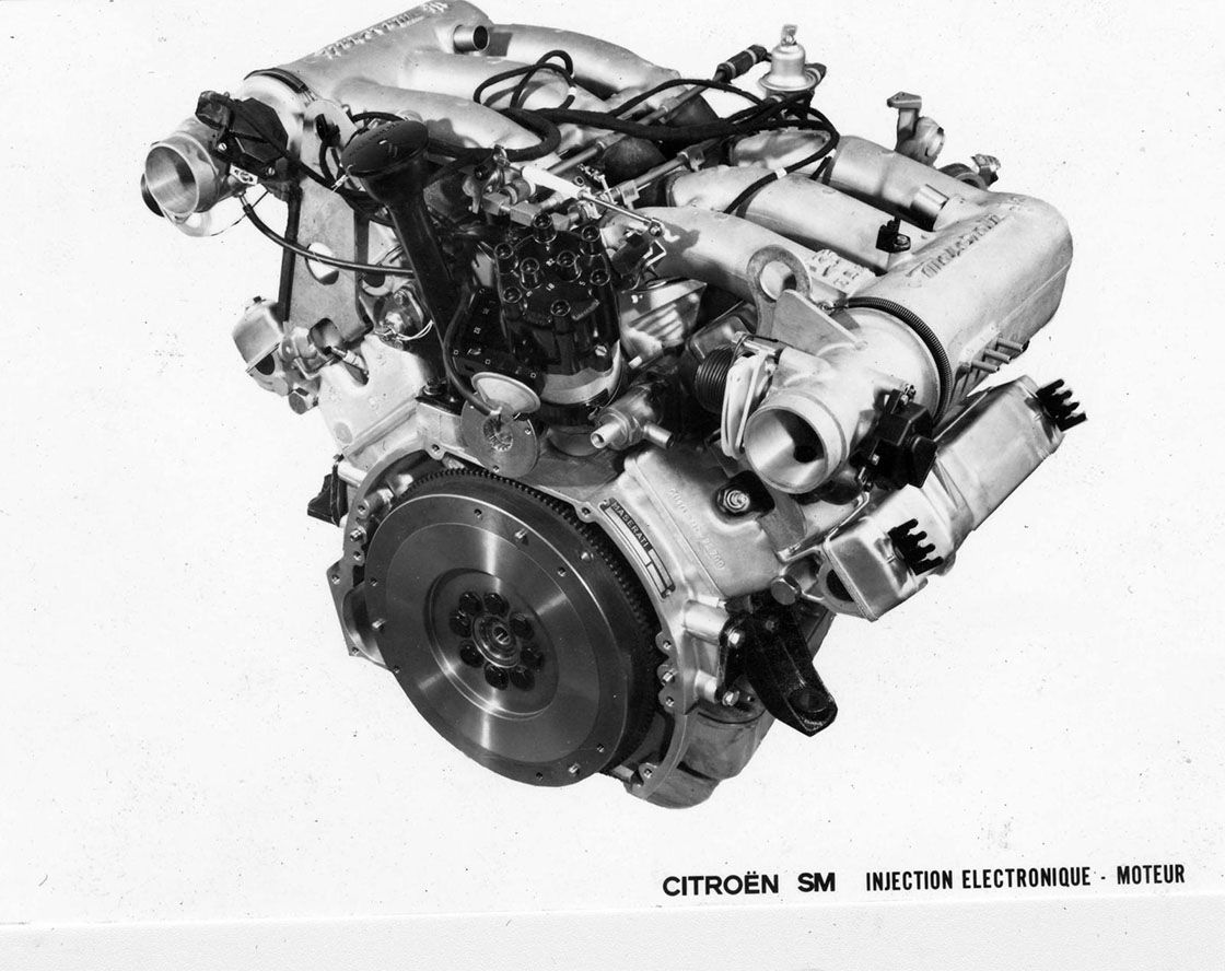 Citroen SM Maserati - immagine del motore con iniezione elettronica