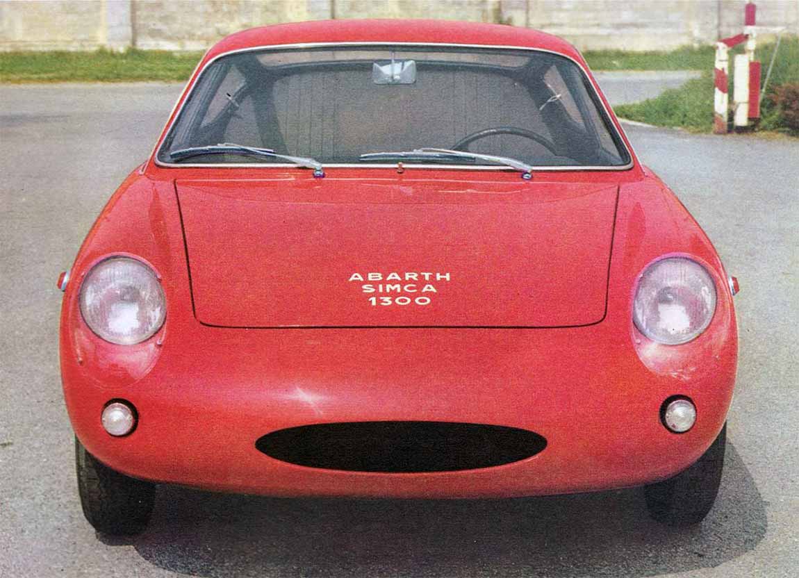 auto da corsa Abarth Simca 1300 GT: vista frontale in una foto d'epoca