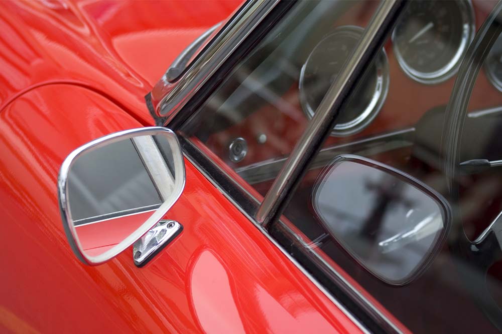 Auto storiche: anno introduzione cinture di sicurezza e specchietto retrovisore