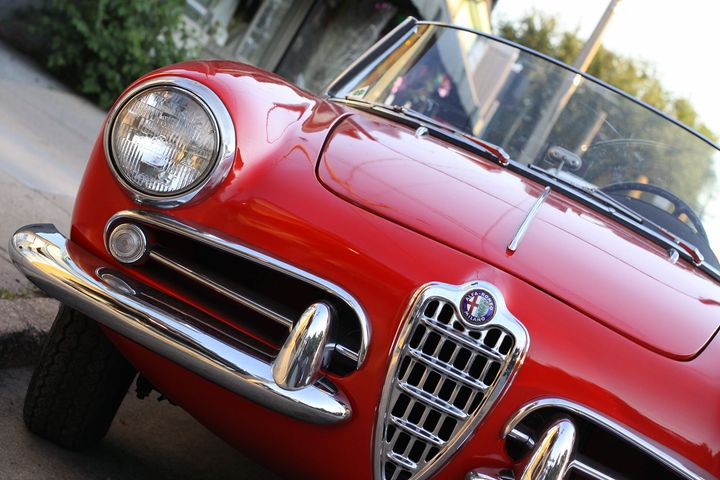 Il frontale dell'Alfa Romeo Giulietta Spider